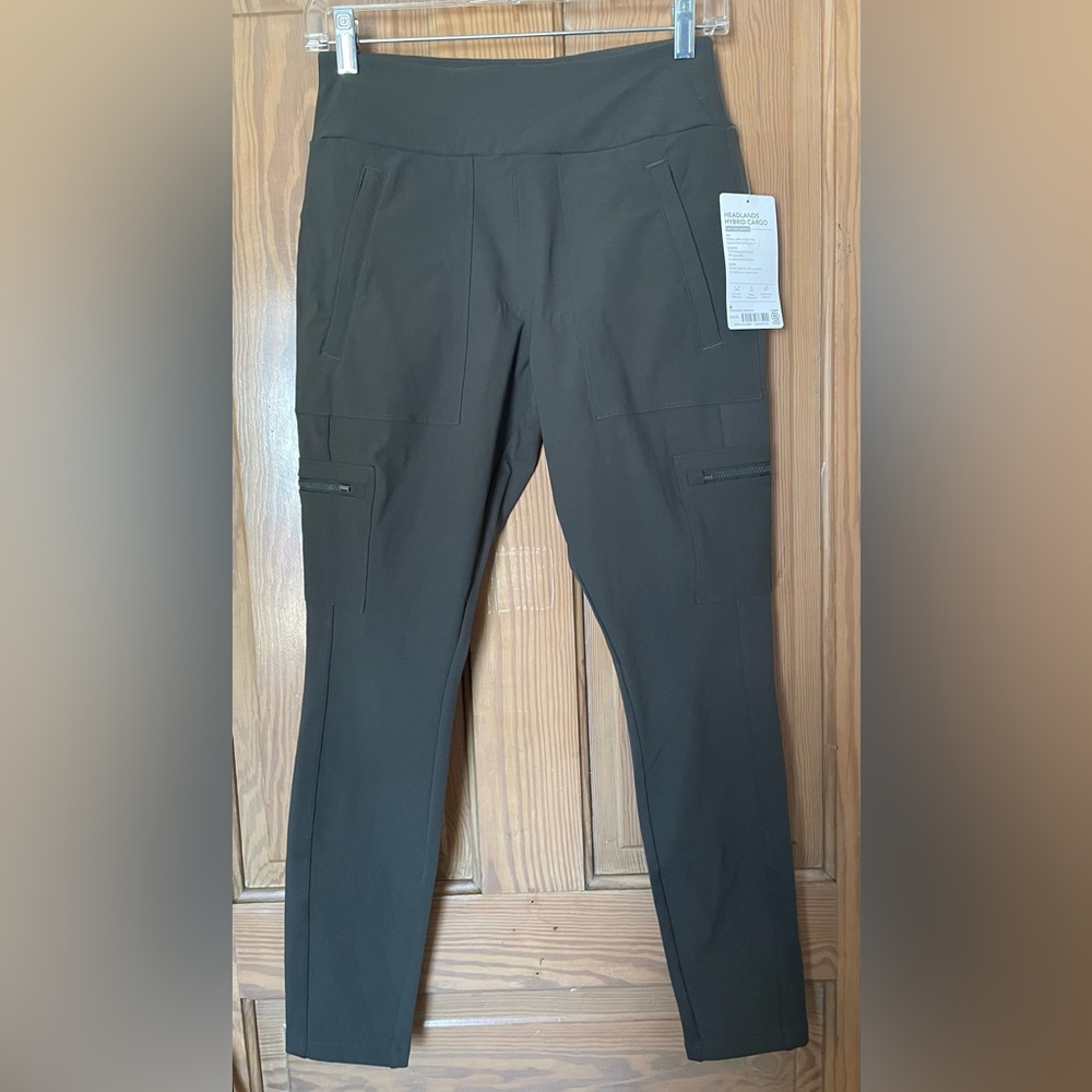 NWT Athleta Headlands hybrid cargo,  size 8